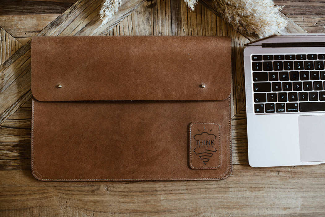 Skórzane etui z klapą na MacBook 16" Pro/Air - jasny brąz-2